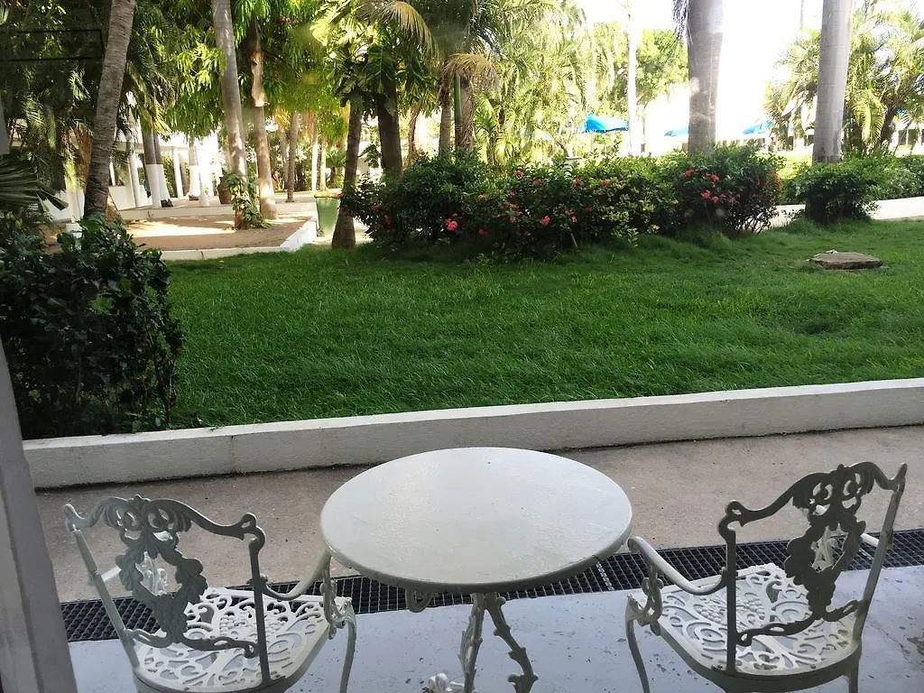 Holiday Beach Resort And Casino Βίλλεμσταντ